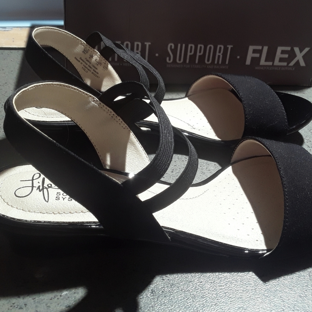 Life Stride YOLO 8M sandals